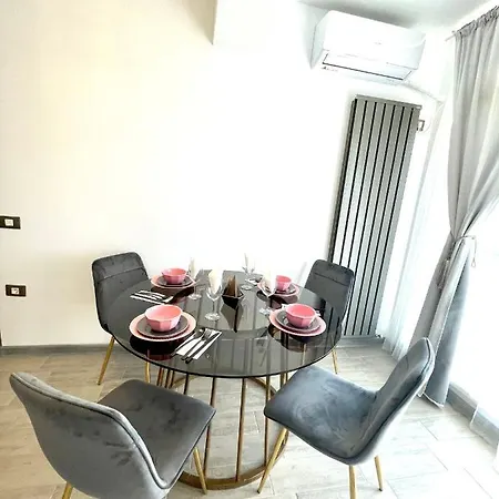 Appartement Gray Boutique In Alezzi Beach Năvodari